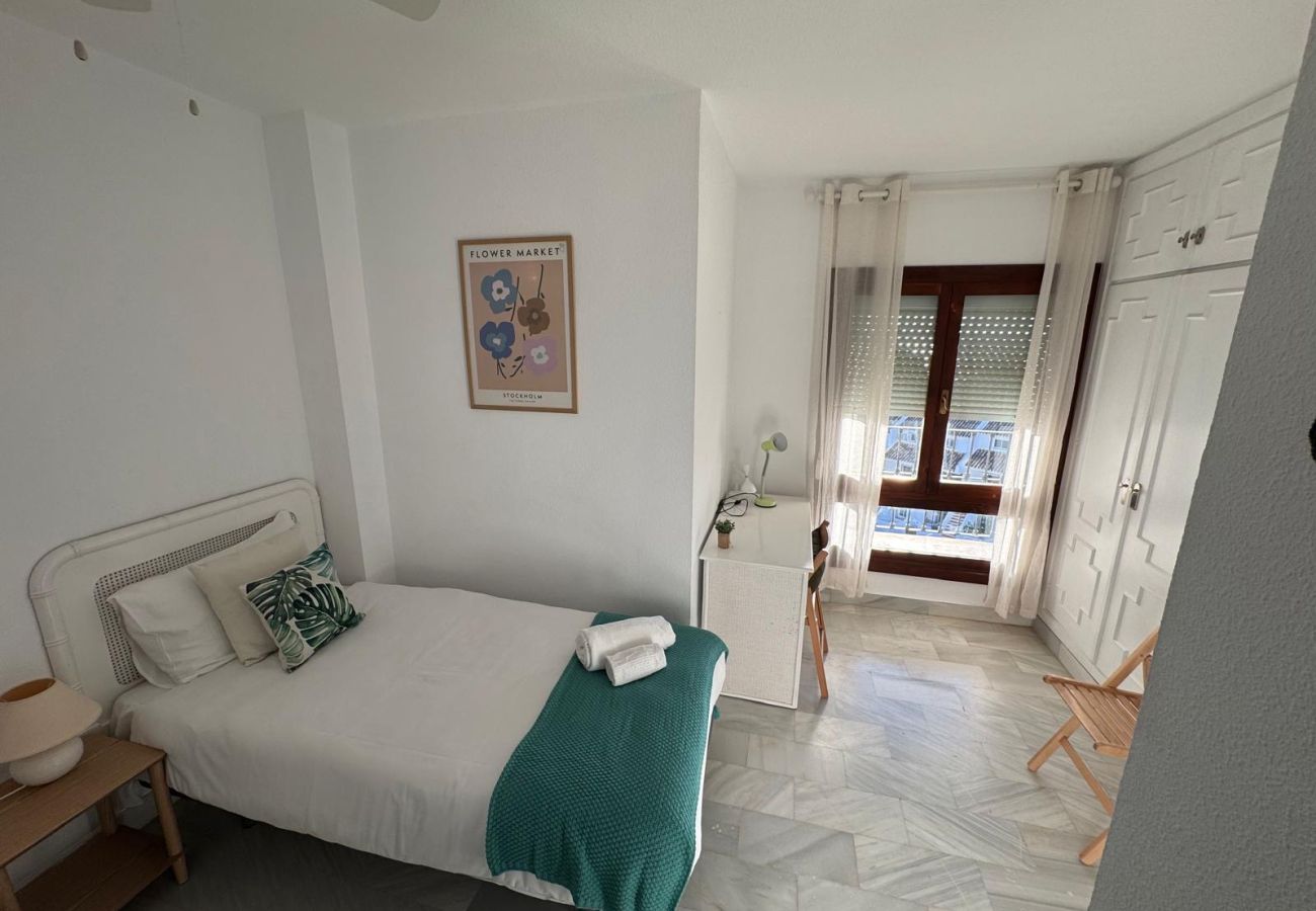 Apartamento en Mijas Costa - Calahonda Seafront by Alfresco Stays