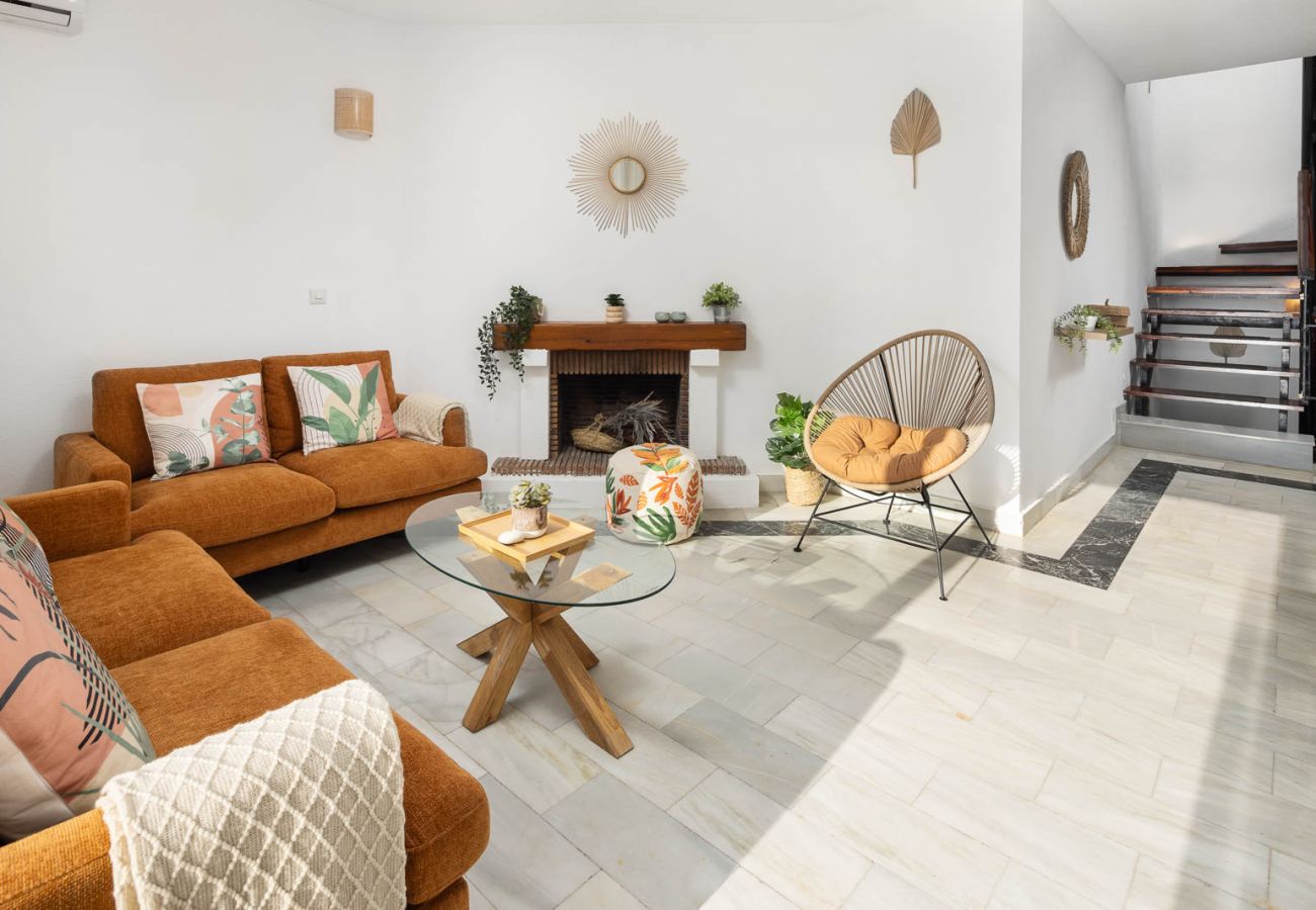 Apartamento en Mijas Costa - Calahonda Seafront by Alfresco Stays