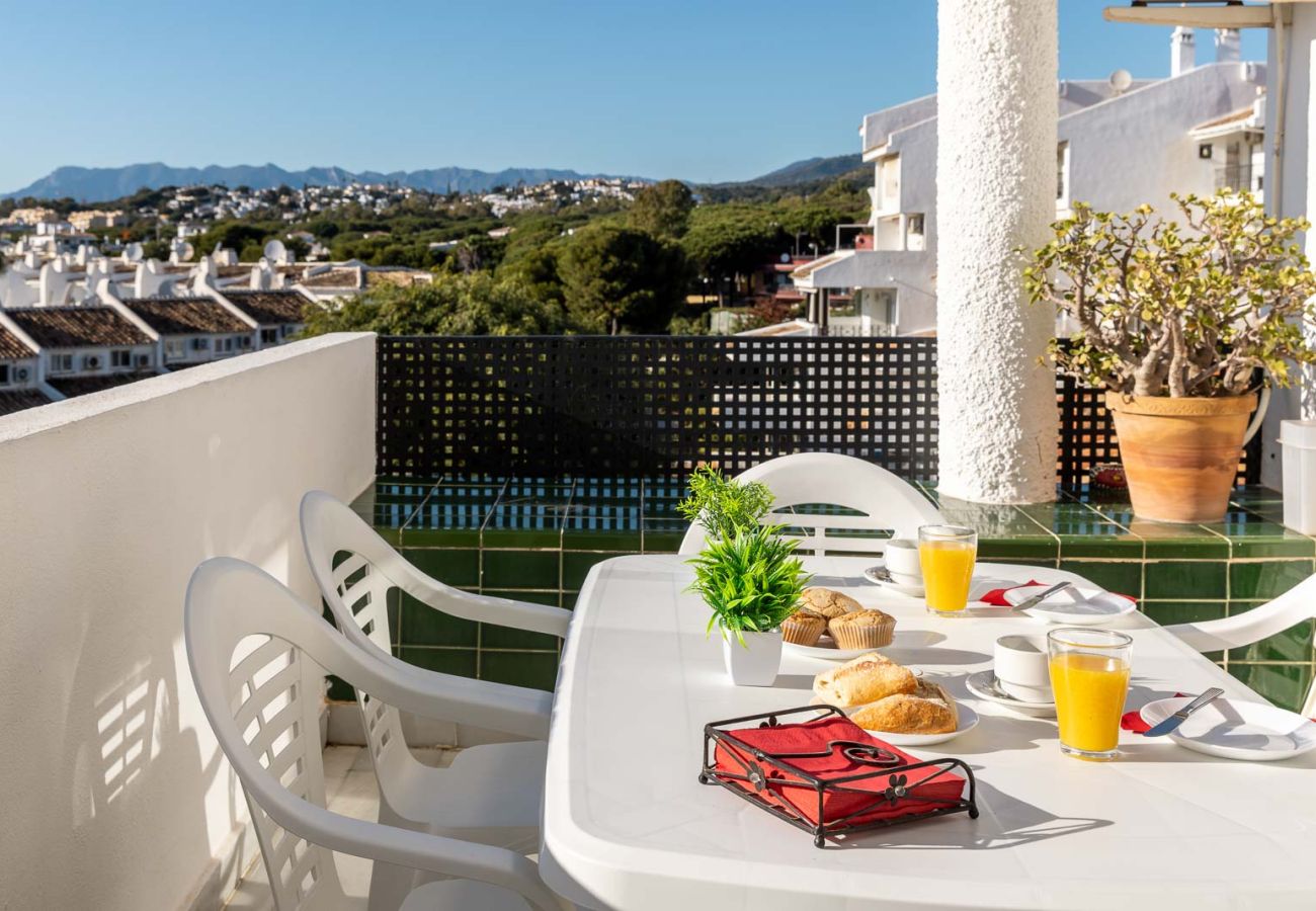 Apartamento en Mijas Costa - Calahonda Seafront by Alfresco Stays