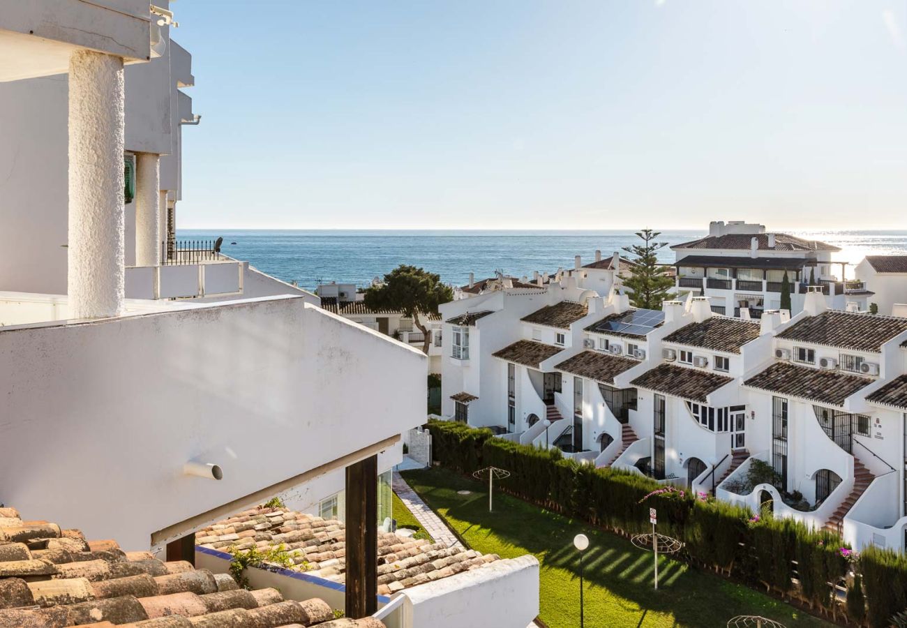 Apartamento en Mijas Costa - Calahonda Seafront by Alfresco Stays