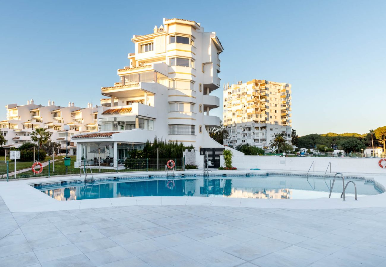 Apartamento en Mijas Costa - Calahonda Seafront by Alfresco Stays