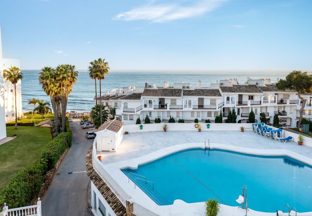 Apartamento en Mijas Costa - Calahonda Seafront by Alfresco Stays